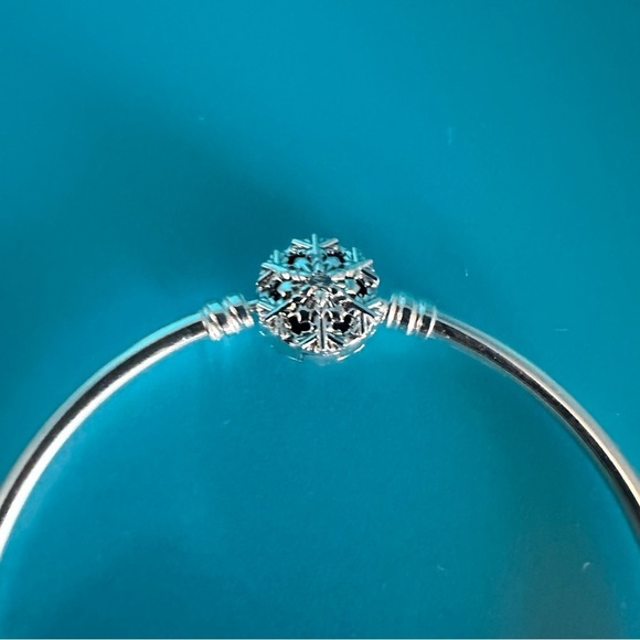 Pandora Moments Sparkling Snowflake Clasp Bangle, S925 Sterling Silver - Picture 4 of 13